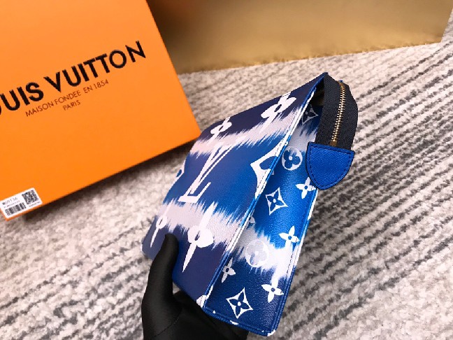 Louis Vuitton LV ESCALE POCHE TOILETTE 26 M69136 Blue - Click Image to Close